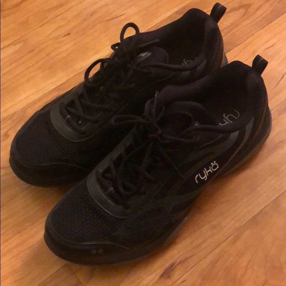 Ryka devotion XT cushioned gym shoes size 10